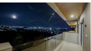 Afbeelding uit fotogalerij van Amaltas The View - Bespoke Hotel Apartment in Kigali