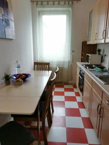 Η κουζίνα ή μικρή κουζίνα στο Luitpoldapartment