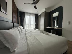 Postel nebo postele na pokoji v ubytování Armadale Kenyalang Staycation, 3R3B, Airport, 2 Parking, Kuching + 38 fotografií