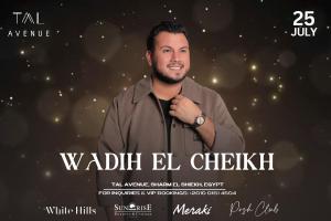 沙姆沙伊赫Meraki Resort Sharm El Sheikh Adults only的一名男子正在海报上摆姿势拍照
