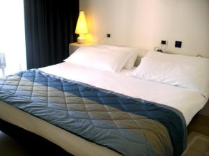 Posteľ alebo postele v izbe v ubytovaní Hotel Luxor