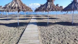 Fotografie z fotogalerie ubytování Stylish Apartment near the Beach with parking v destinaci Gázion