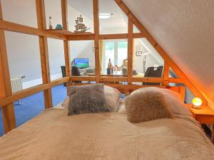 Ένα ή περισσότερα κρεβάτια σε δωμάτιο στο Ferienanlage "Uns Wiek Hus" Ferienwohnung 7