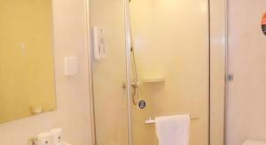 GreenTree Inn Xuzhou High Speed Railway Zhangqian Square Business Hotel的一间浴室