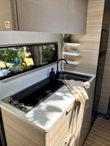 Köök või kööginurk majutusasutuses Apartmány Zahražany Karavan