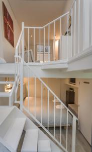 En eller flere senge i et værelse på Luxury Flower Market Apartment