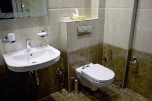 Koupelna v ubytování Neapol Boutique Hotel