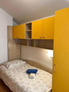 Postel nebo postele na pokoji v ubytování Apartments Frakić
