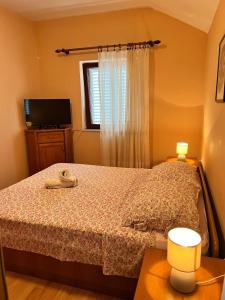 Postel nebo postele na pokoji v ubytování Apartments Frakić