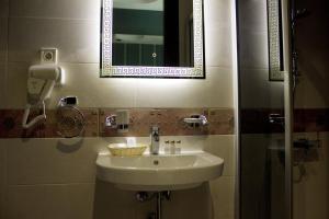 Koupelna v ubytování Neapol Boutique Hotel