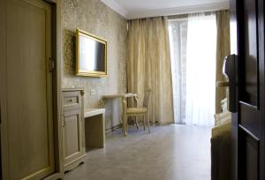 Postel nebo postele na pokoji v ubytování Neapol Boutique Hotel