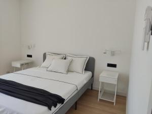 Postel nebo postele na pokoji v ubytování Superior Luxury Palma 4 stars Vorgesetzter apartments and comfortable direct about 150-200m to Sandy beach