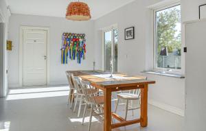 Fotografie z fotogalerie ubytování Nice Apartment In Simrishamn With Wifi v destinaci Simrishamn