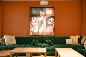 A seating area at SKYPIEA Villa 空島五館-萬國 宜蘭包棟民宿l電動麻將l烤肉BBQl聚會