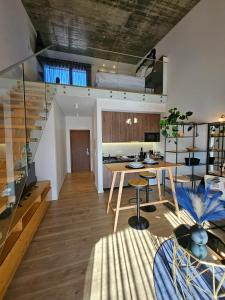 Χώρος καθιστικού στο Marinha Grande Apartamentos Duo N7