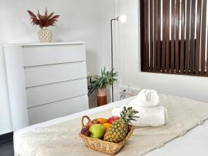 Postel nebo postele na pokoji v ubytování Yana Room - Centre ville, Studios, espace travail, Wifi fibre