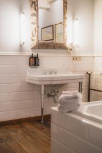 Vannituba majutusasutuses B&B Number 11 Exclusive Guesthouse