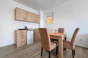 Kuchyň nebo kuchyňský kout v ubytování Saraj Apart Hotel + 37 fotografií