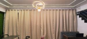TV a/nebo společenská místnost v ubytování Hotel Agarwal Inn
