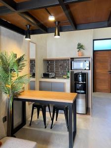 Η κουζίνα ή μικρή κουζίνα στο De Kamar Mezzanine