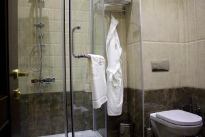 Koupelna v ubytování Neapol Boutique Hotel