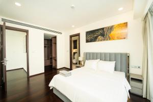 Giường trong phòng chung tại Senerity Sky Villas By Luminous Luxury Apartment
