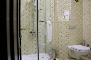 Koupelna v ubytování Neapol Boutique Hotel