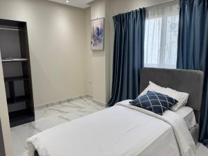 Postel nebo postele na pokoji v ubytování Zayed Hotel