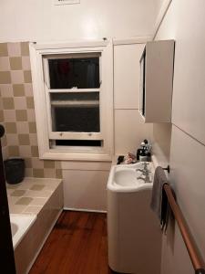 Фотография из галереи Sandy Sky Blue Shack в городе Sandy Point +15 фотографий