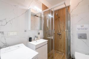 Ένα μπάνιο στο Green Almond Residential Complex +18 φωτογραφίες