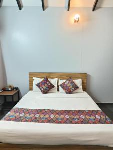 Krevet ili kreveti u jedinici u okviru objekta Agralam Cottages @Raghunandan Resort