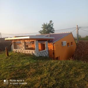 a small house on a hill with a yard at Apartmán 480 Vino Strýček in Velké Bílovice