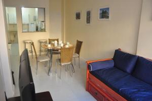a living room with a couch and a table with chairs at No Coração de COPACABANA in Rio de Janeiro +7 photos