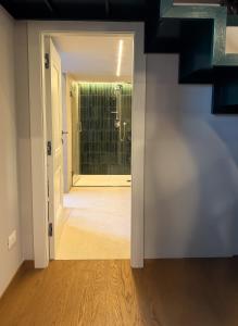 a hallway with a door leading to a bathroom at Bonito29 - Temporary Suite in Naples +33 photos