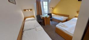 Cama ou camas em um quarto em Hotel Zámeček