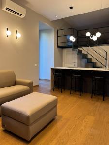 a living room with a couch and a bar at Bonito29 - Temporary Suite in Naples