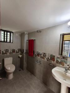 Koupelna v ubytování Full Furnished 2 Bed Apartment