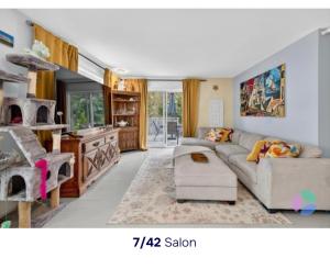 Χώρος καθιστικού στο La maison 4 Seasons au complet