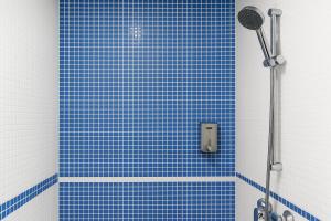 een blauwe betegelde douche in de badkamer bij Apartamento Ría Punta Umbría in Punta Umbría +18 foto's