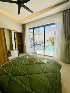 Katil atau katil-katil dalam bilik di Kohkohnut villa 3BR Villa with Private Pool in Bophut Near Fisherman