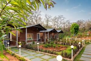 Aed väljaspool majutusasutust Dandeli Resorts - Luxury