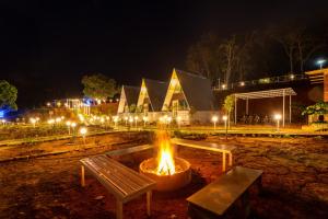 Aed väljaspool majutusasutust Dandeli Resorts - Luxury