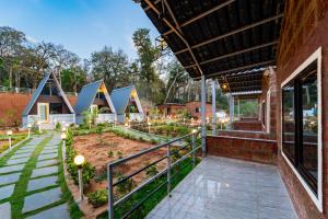 Aed väljaspool majutusasutust Dandeli Resorts - Luxury