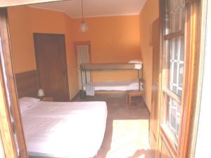 a small bedroom with a bed and a window at Agriturismo La Bordiga in Paesana