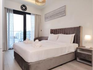 Ένα ή περισσότερα κρεβάτια σε δωμάτιο στο Netflix and Wi-Fi Studio Pool, Gym & City Views +49 φωτογραφίες