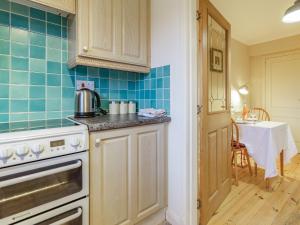 Η κουζίνα ή μικρή κουζίνα στο Chesnut Cottage