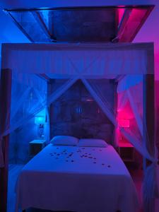 A bed or beds in a room at Confort Suites