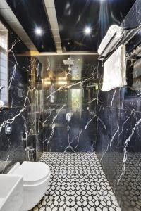 Ένα μπάνιο στο The Ratna villa