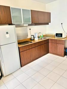 Η κουζίνα ή μικρή κουζίνα στο Anhome Seri bukit Ceylon