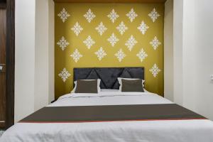 Postel nebo postele na pokoji v ubytování Hotel O Sawariya Regency